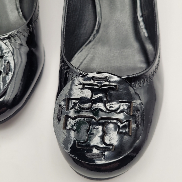 Tory Burch Black Flats with Embossed Logo and Elastic Fit - Picture 4 of 8